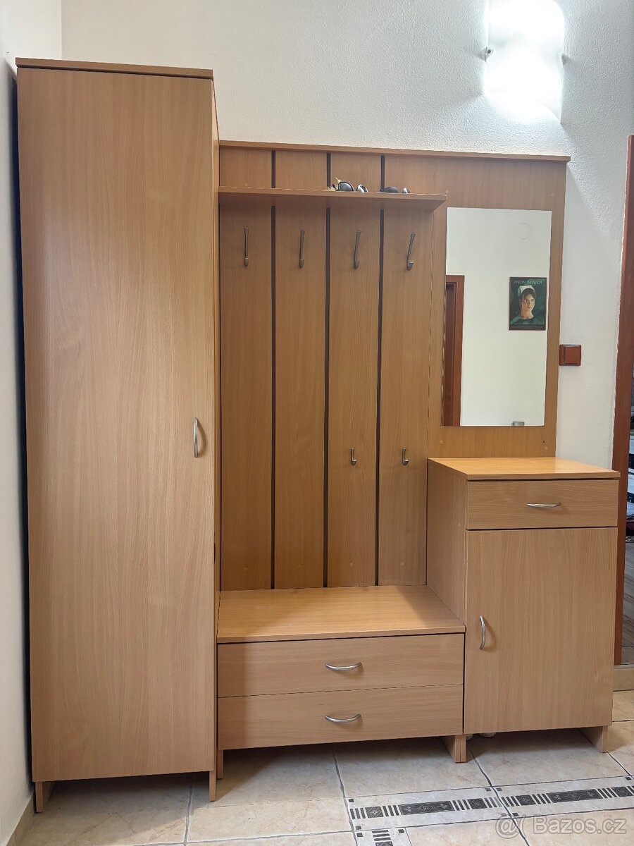 Stěna do předsíně + komoda