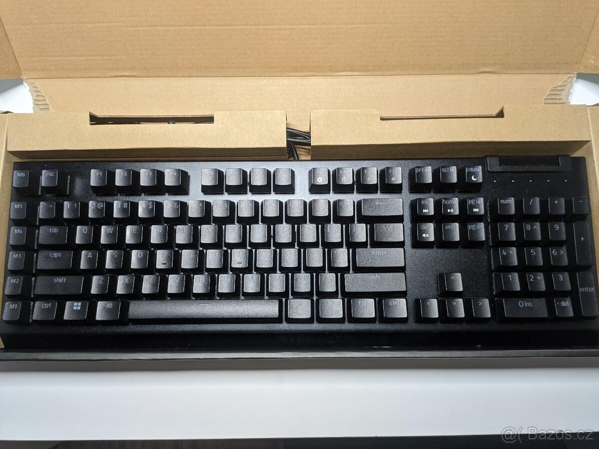 Mechanická klávesnice Razer blackwidow V4 x