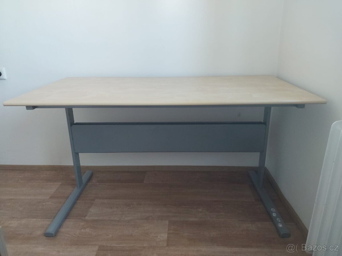 Psací stůl IKEA