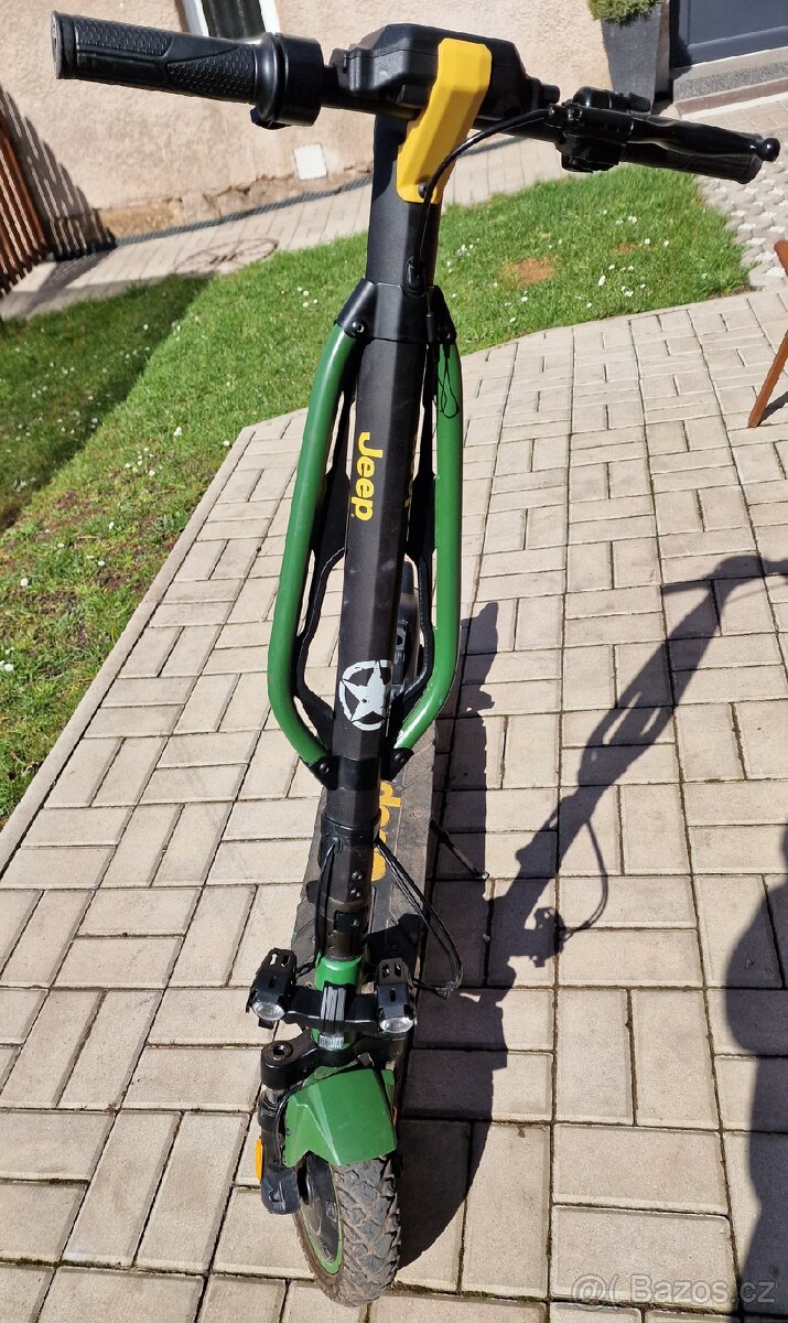 Elektrická koloběžka Jeep 2xe ADVENTURER