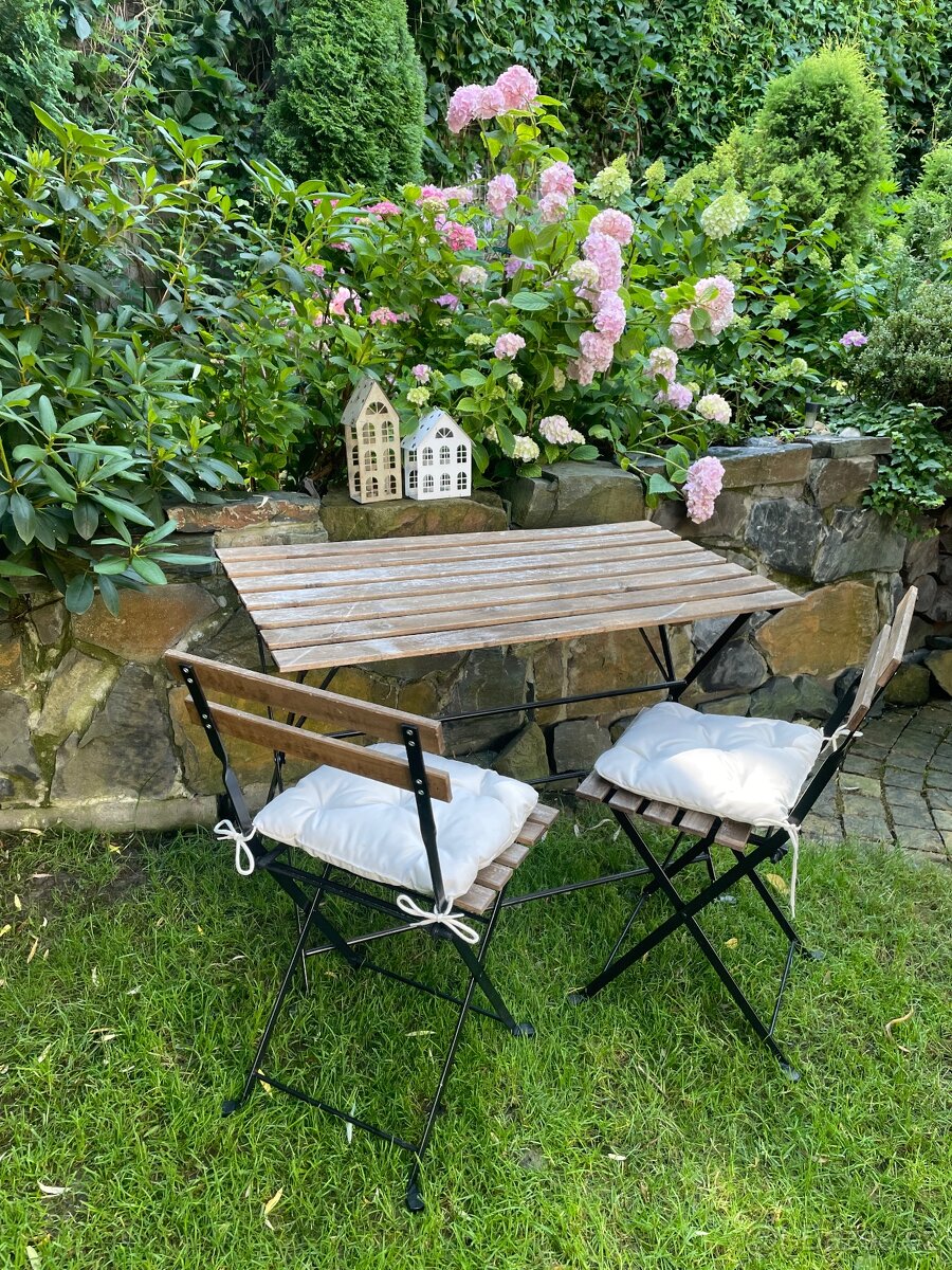 Zahradní stolek se židlemi Ikea