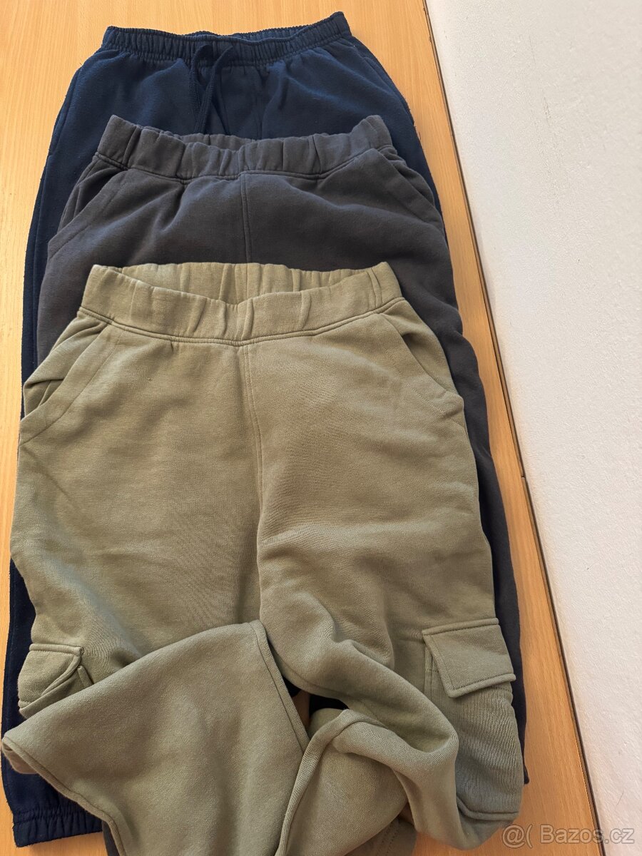 3x tepláky H&M, vel. 140