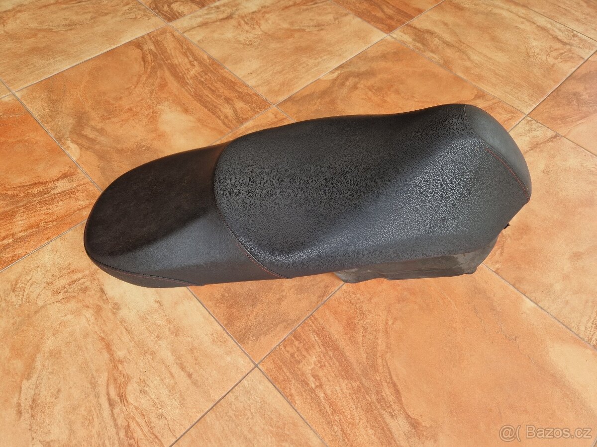 Honda SH300i sedlo
