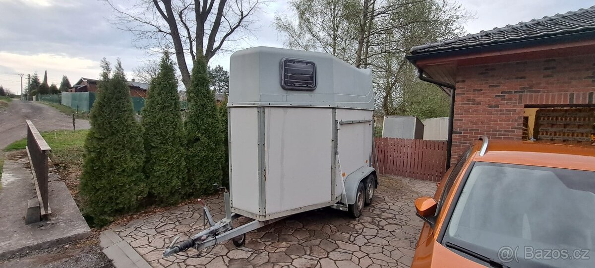 AKRI 05 Přepravník na 2 koně