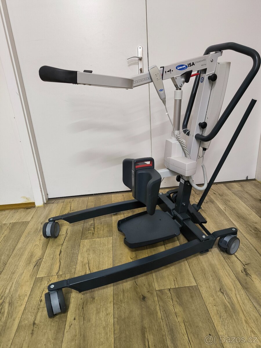 Elektrický invalidní zvedák, invalidní vozík