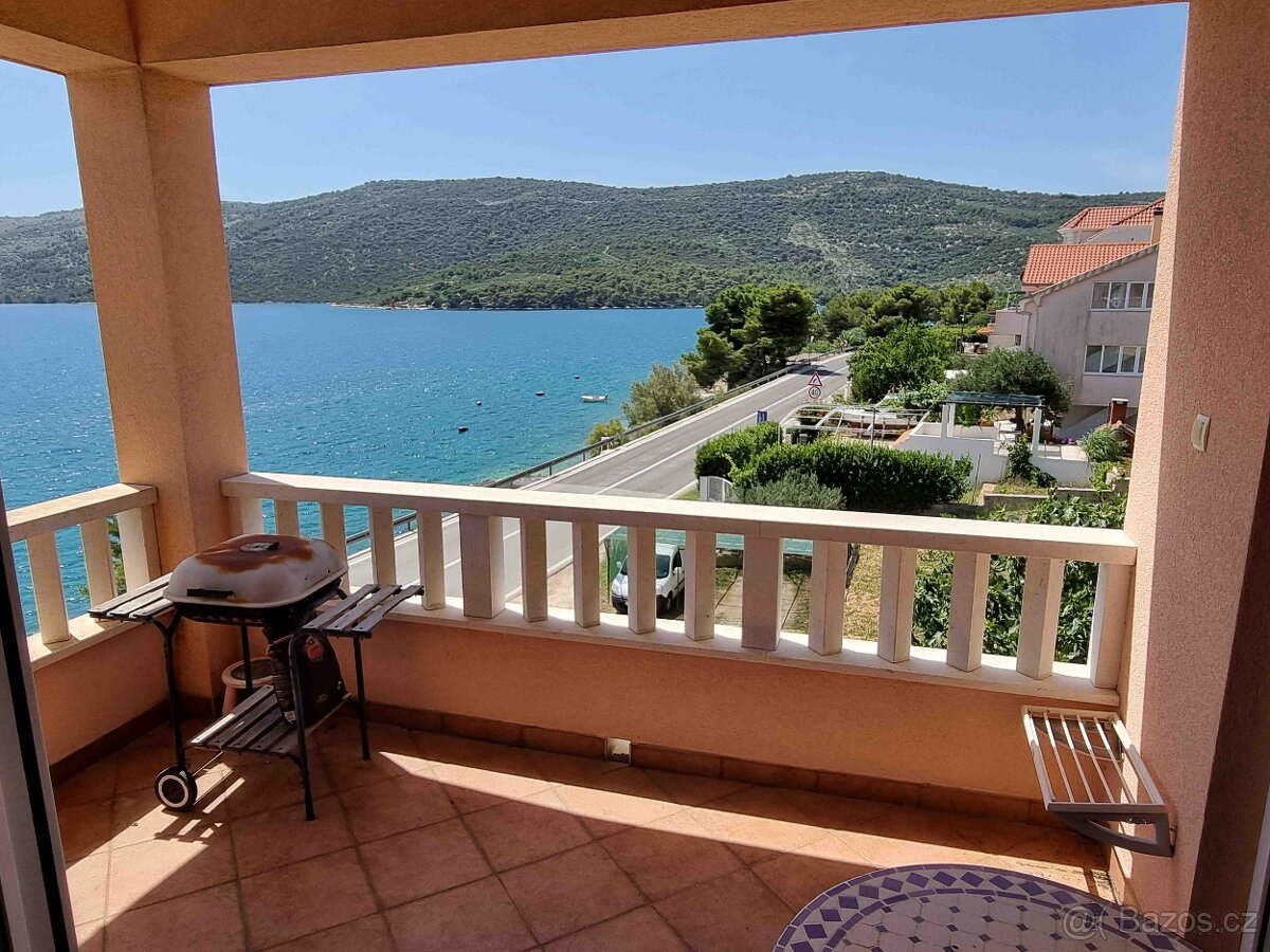 CHORVATSKO Trogir Čiovo – 5+2 s výhledem na vodu, 73 m², 28