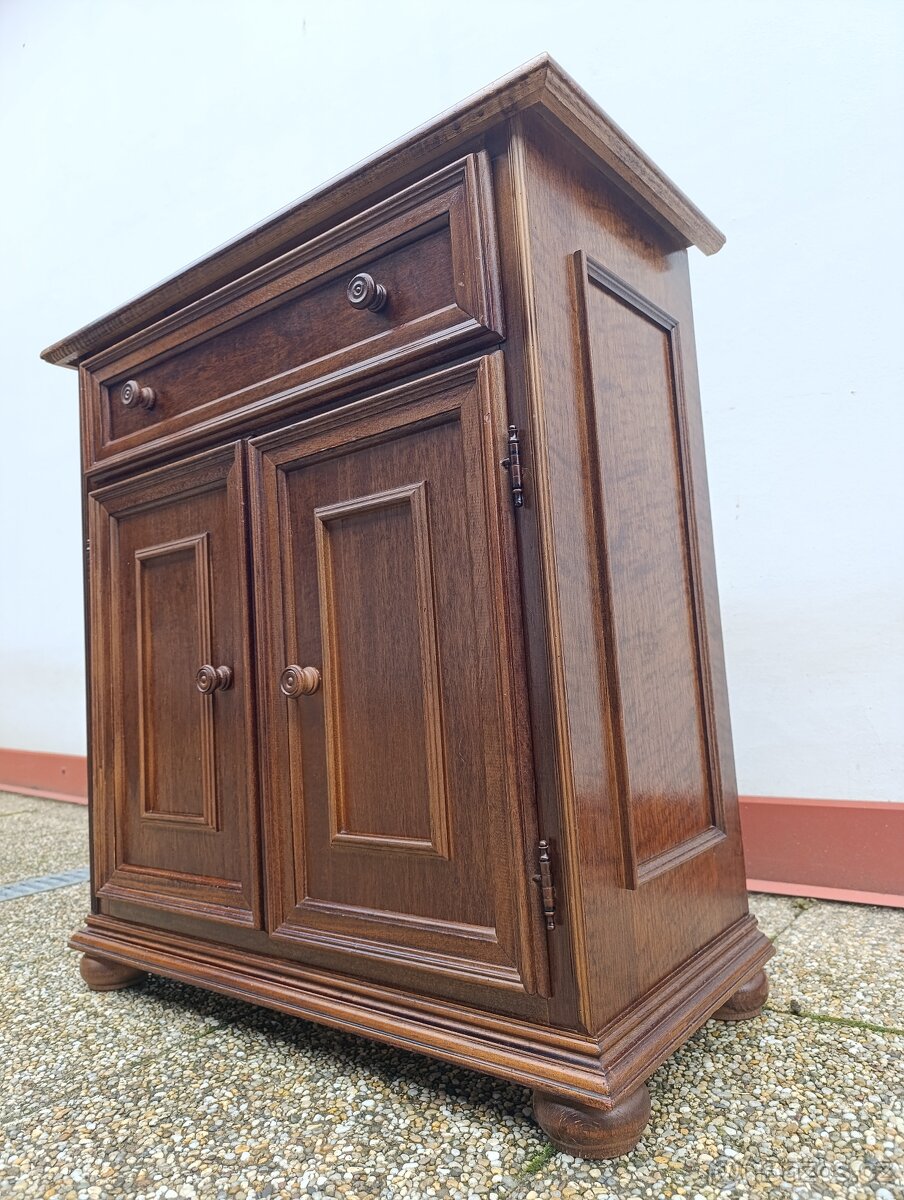 Rustikální komoda, nábytek z masívu
