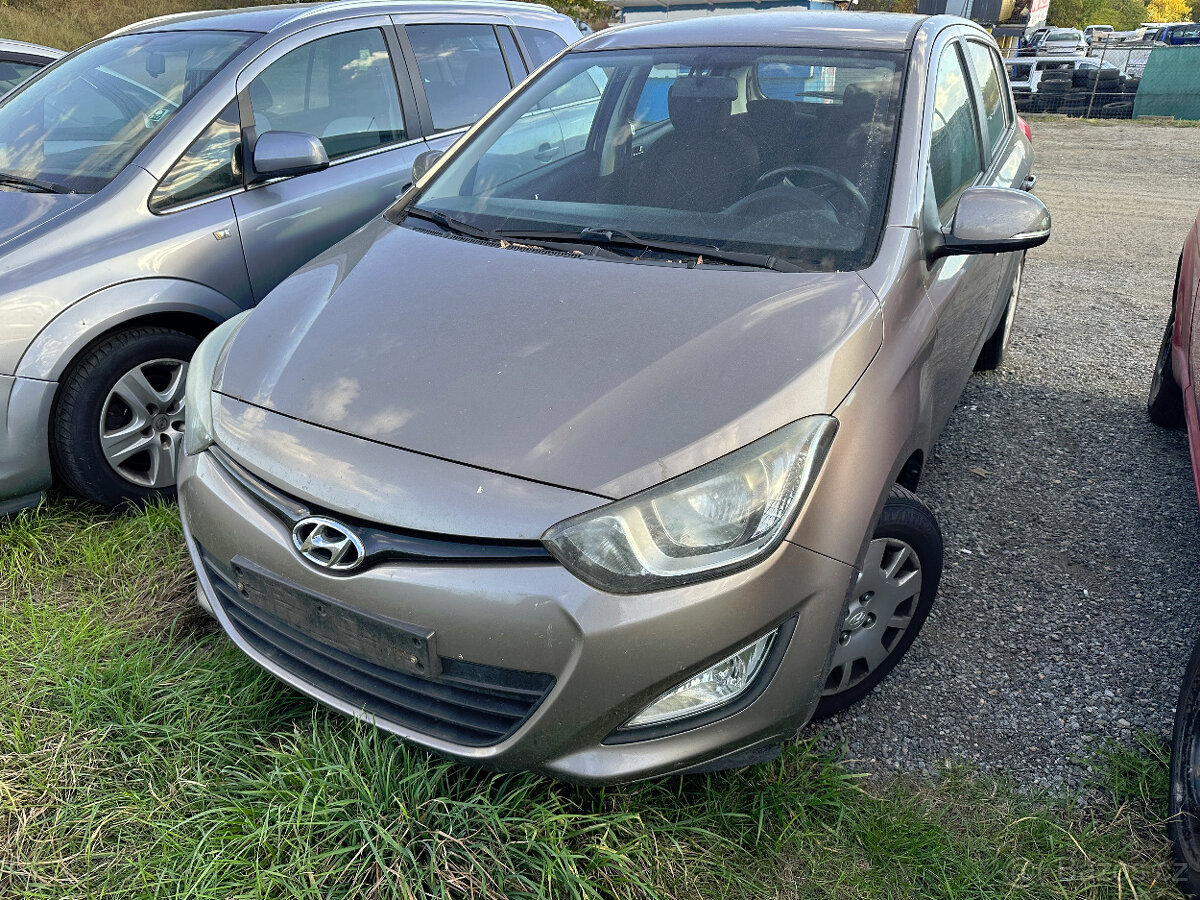 Hyundai I20 rok 2013 náhradní díly
