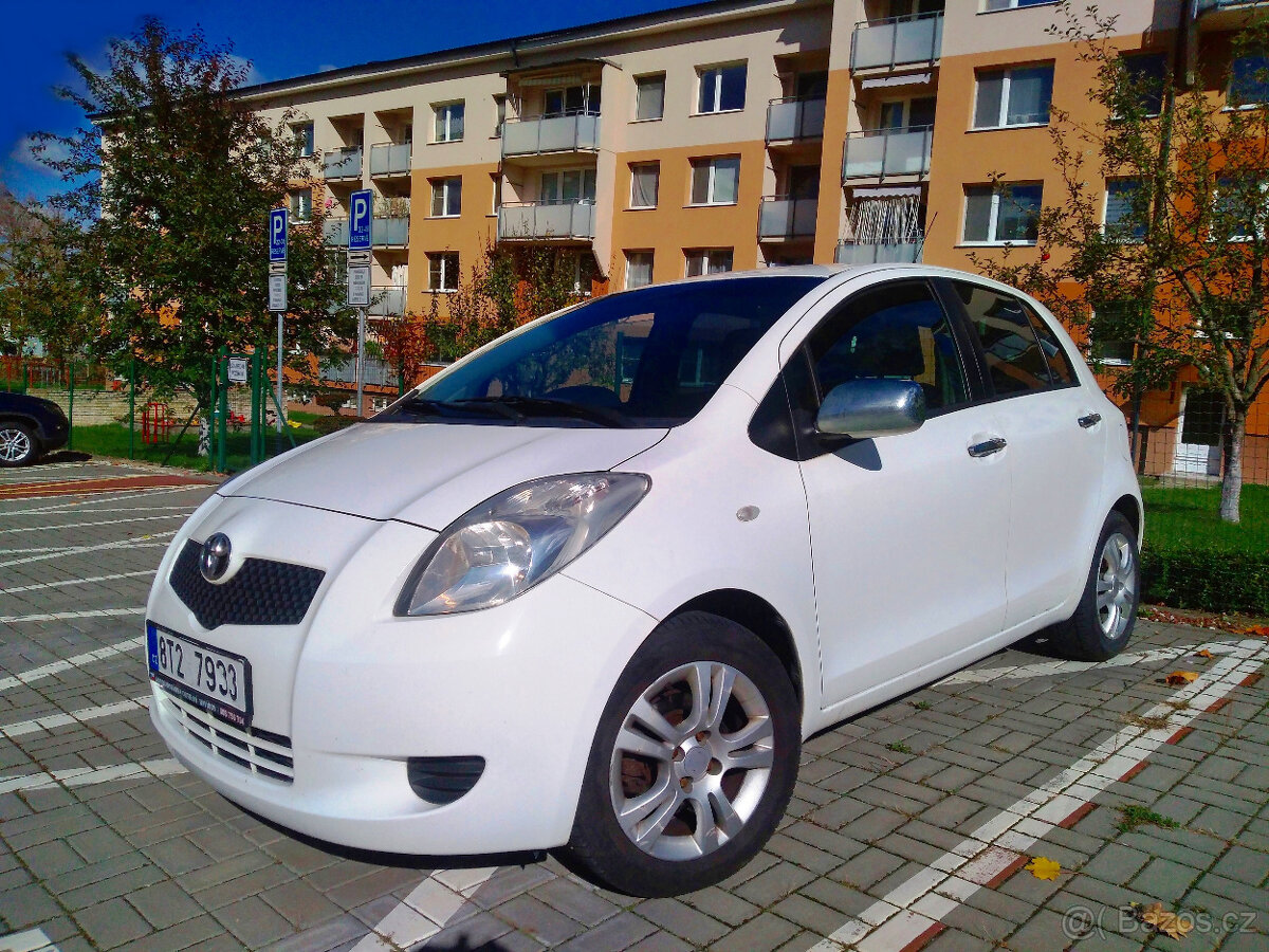 Prodám Toyota Yaris 1.0 51Kw benzín, r.11/06, nová v ČR.