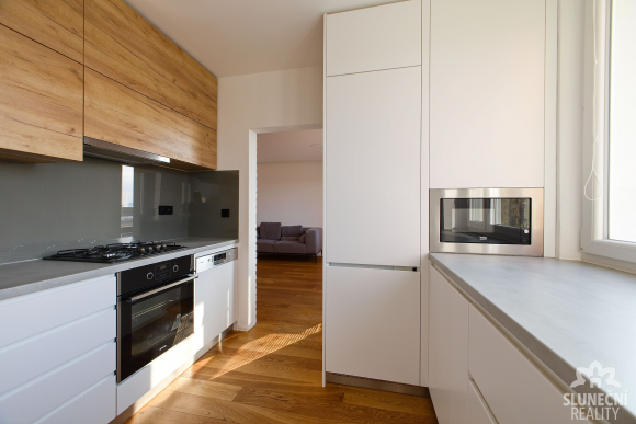 Prodej bytu se zasklenou lodžií 3+1, 68 m², Zlín - Budovatel