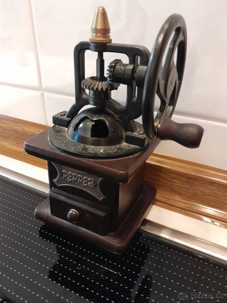 Starší mlýnek na kořeni