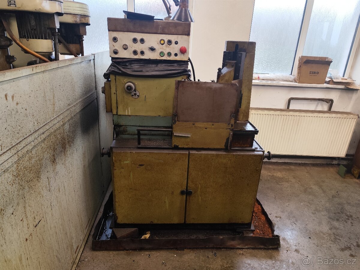 Odvalovací frézka na ozubení