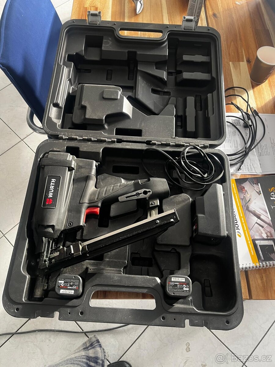 Aku hřebíkovačka WÜRTH – 2× baterie, kufr, plně funkční