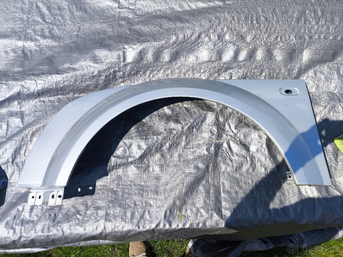 Levy predni blatnik Audi TT, 8n, stribrna, Top stav