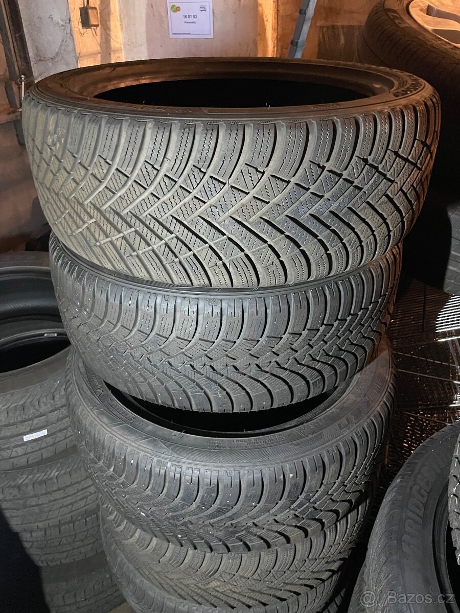 Sada pneu 2x Hankook, 2x Falken 215/45R17, 7mm