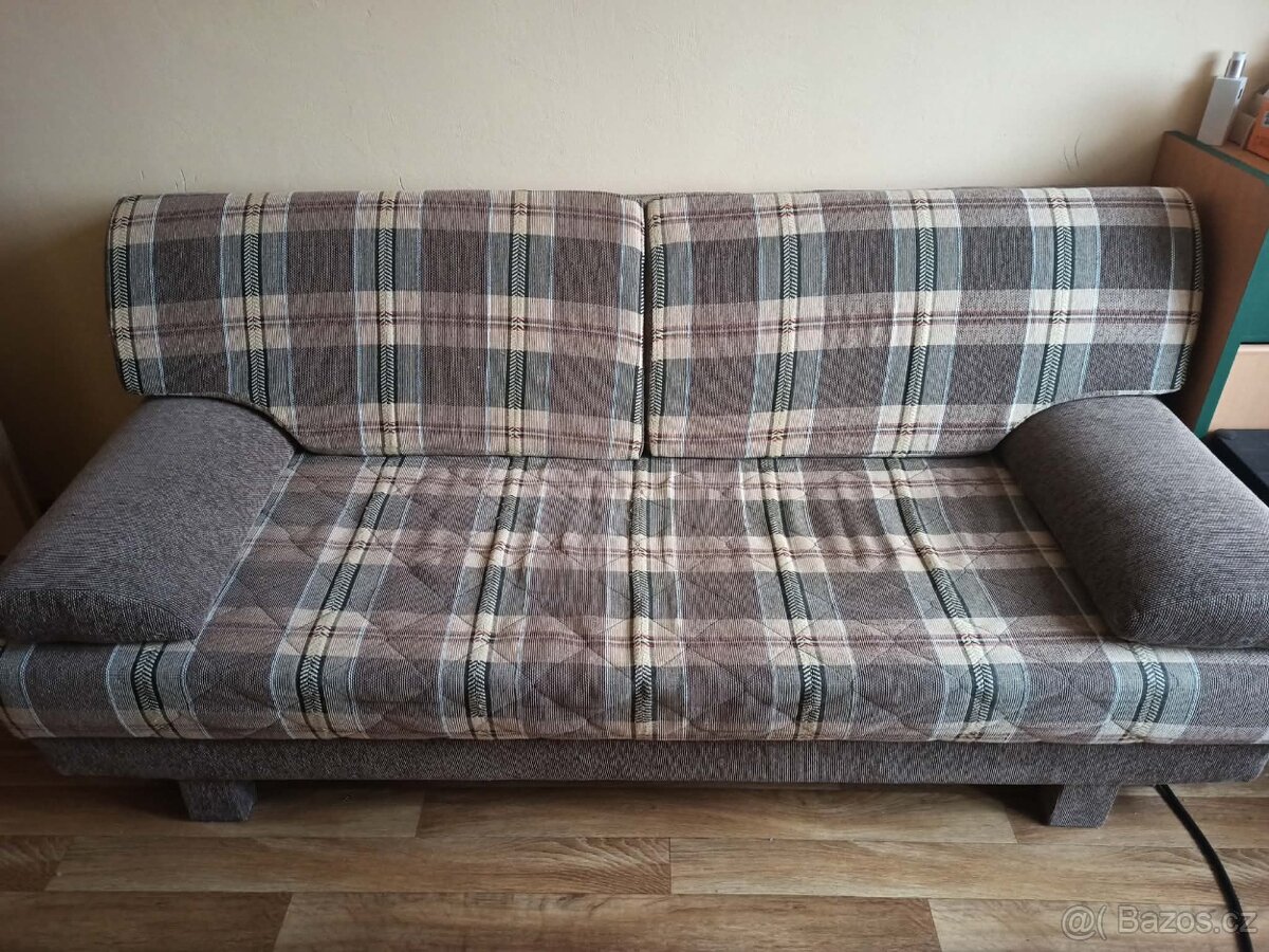 Rozkládací pohovka s úložným prostorem