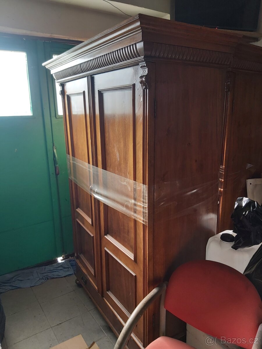 Starožitná skřín 2ks