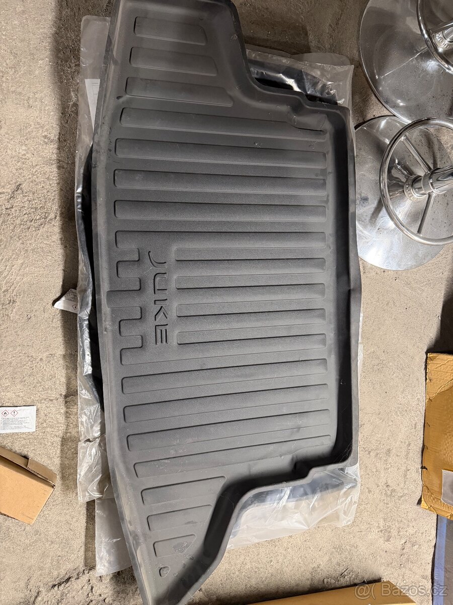 Vanička kufra Nissan Juke F15