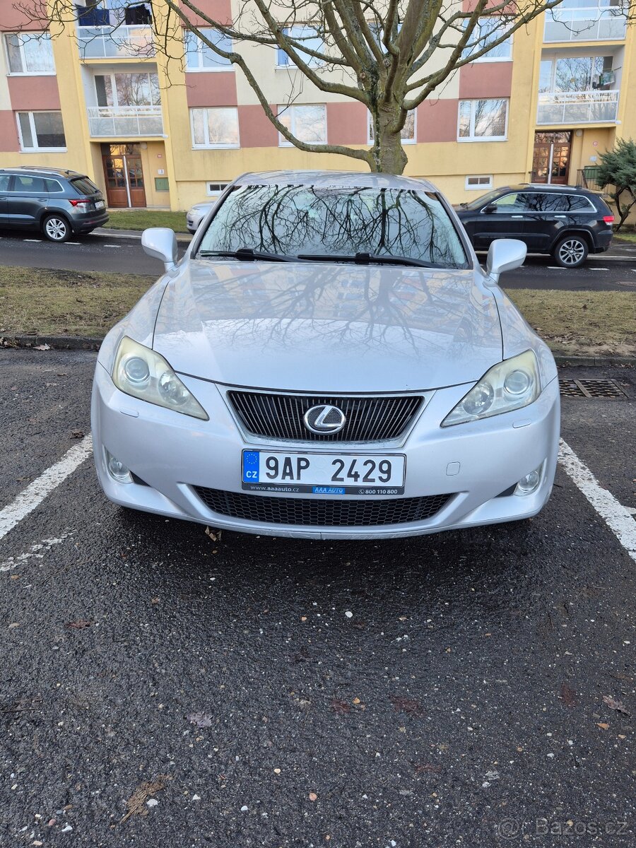 Lexus is 220d