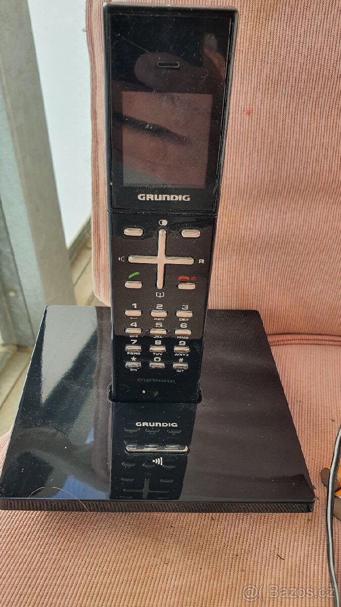 Telefon bezdratovy Grundig analogovy