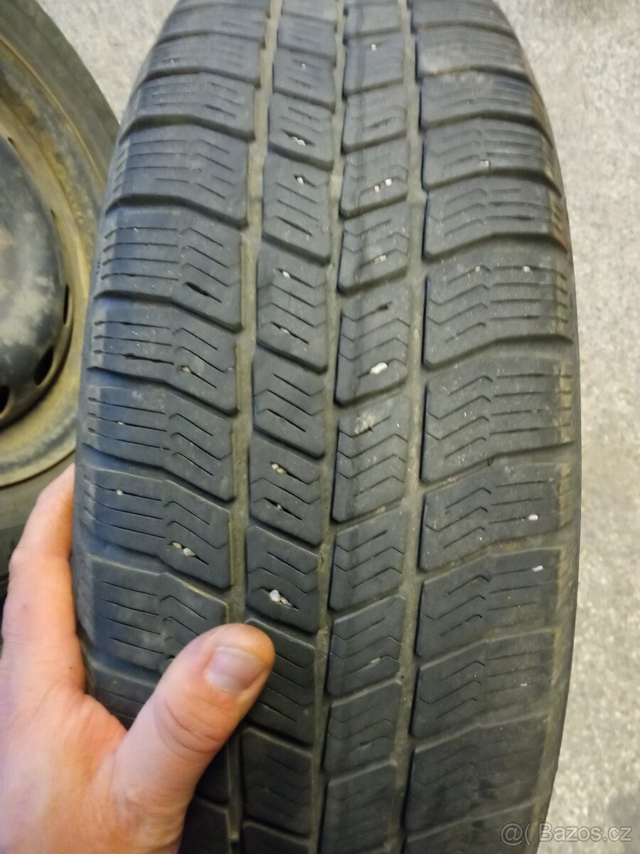 Prodám zimní pneu + disky 175/65R14 , FORD 14"