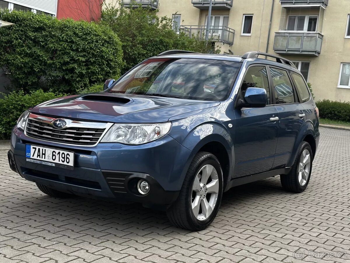 Subaru Forester 2.0 D 108kW 4x4 1. maj v ČR/Xenony/ALU R17