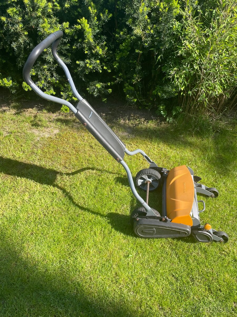 FISKARS-ruční vřetenová sekačka