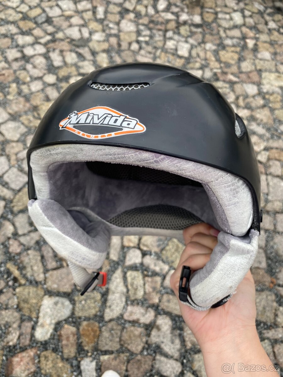 Dámská helma na lyže