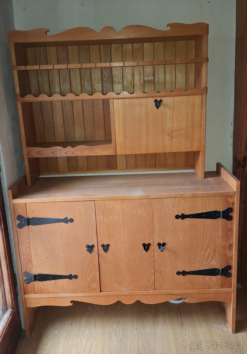Skříň ve stylu selská jizba