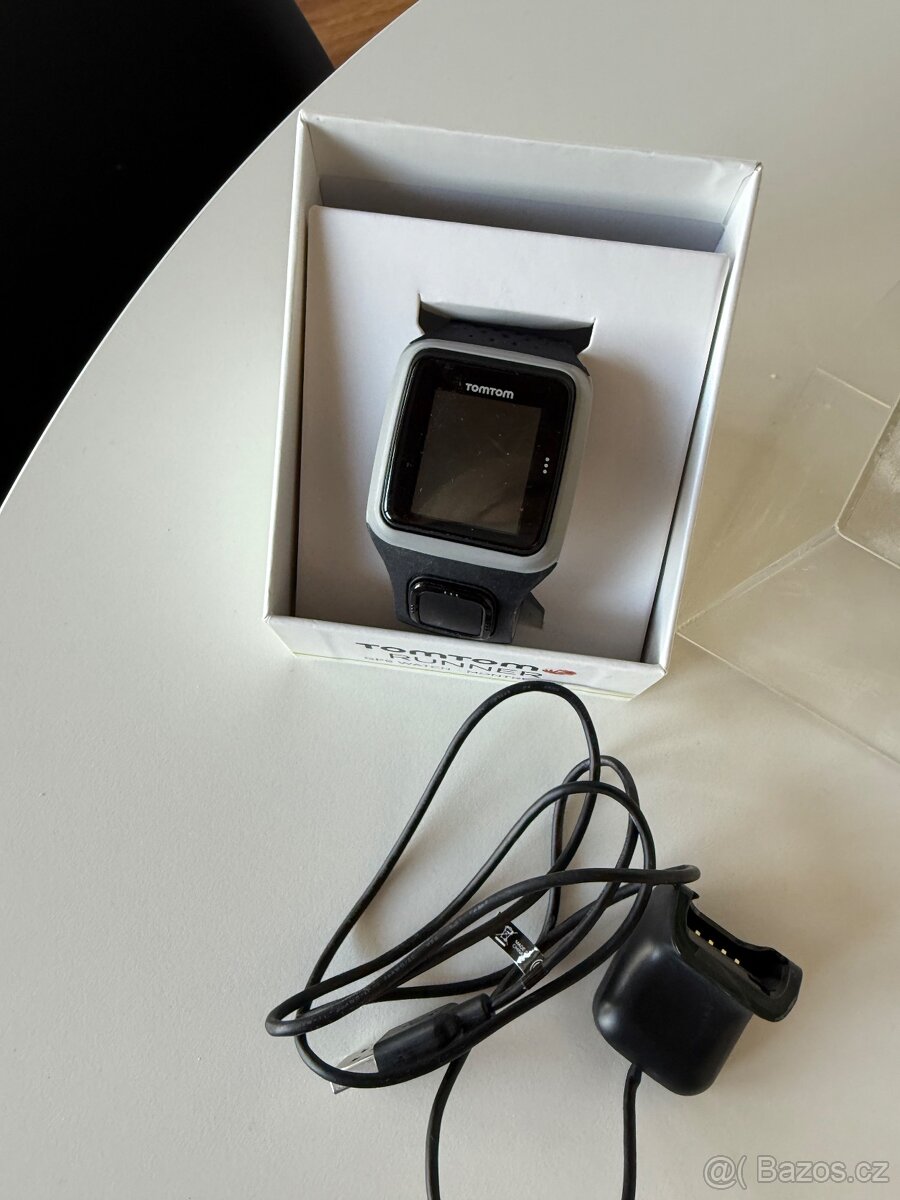 Gps hodinky tomtom runner na sport
