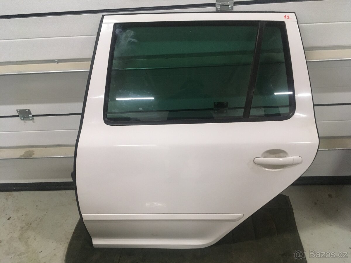 Levé zadní dveře Octavia 2 kombi bílé face