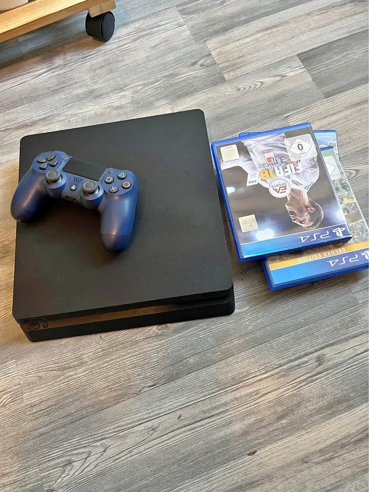 PlayStation 4 slim