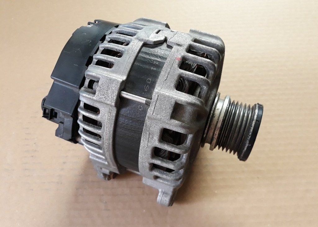 Alternátor Audi A4 A5 Q5 Seat Exeo 03L903017