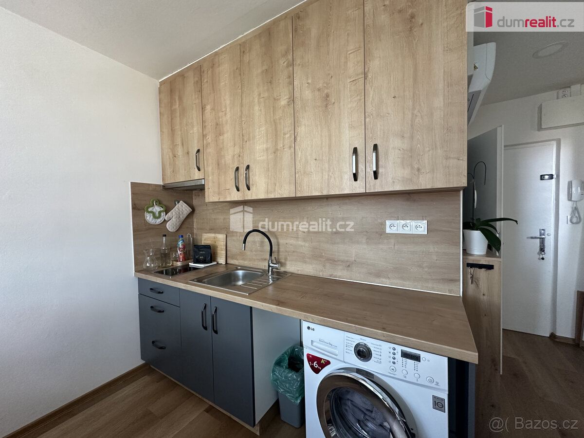 Byt 1+1 34m2, balkon, centrum Břeclavi