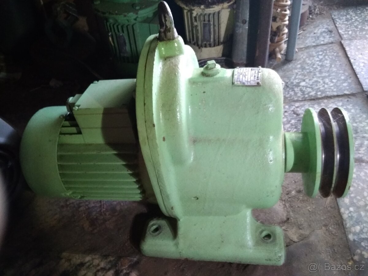 Elektromotor s převodovkou