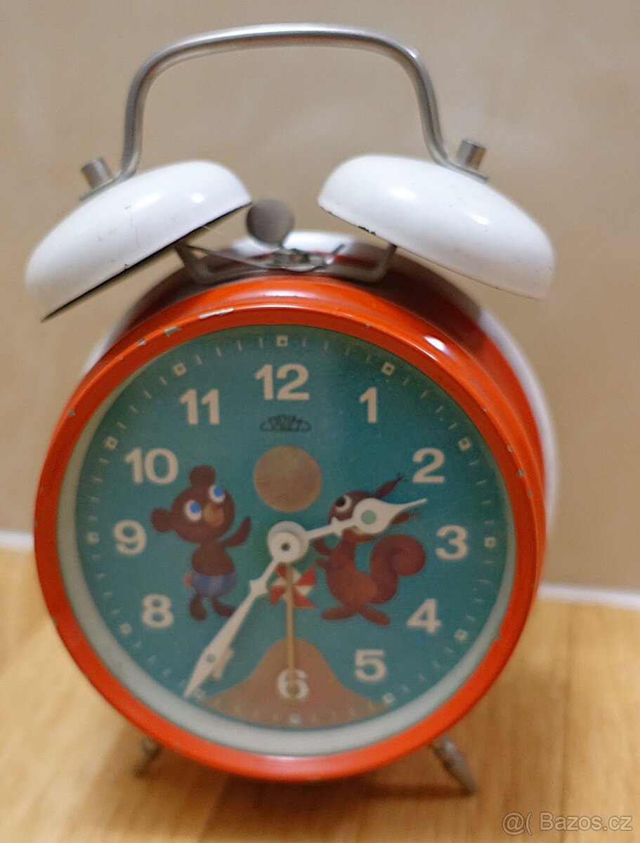 Retro dětský mechanický budík PRIM – medvídek a veverka