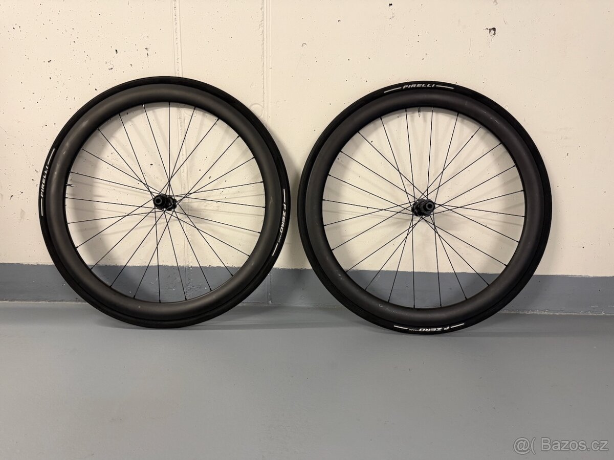 Silniční/Gravel karbonová kola 45mm DT Swiss