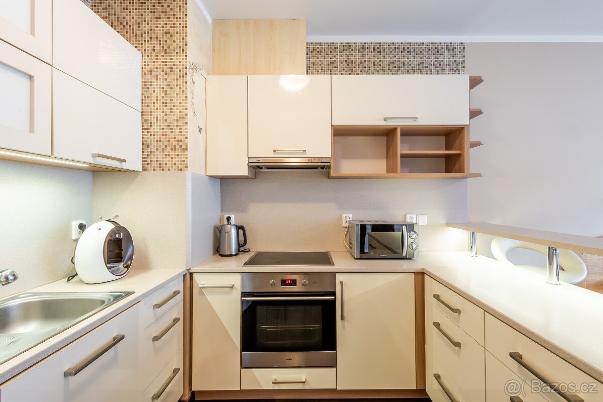 Pronájem bytu 2+kk s balkonem a gar.stáním Gen. Píky Olomouc