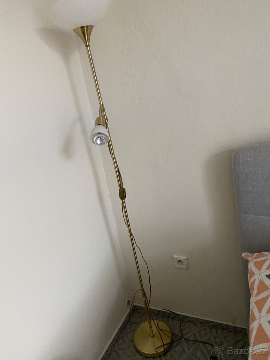 Stojací lampa