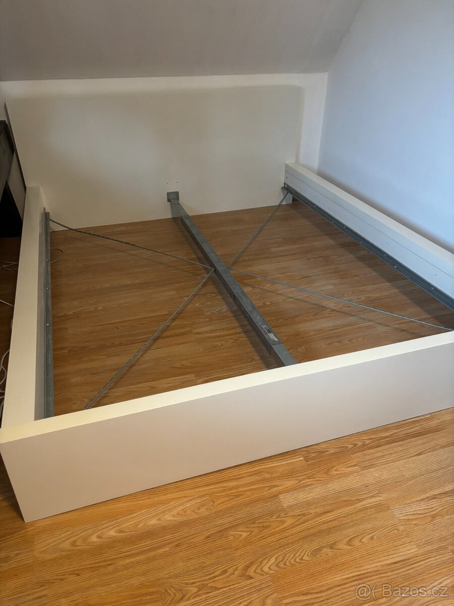 Postelový rám IKEA