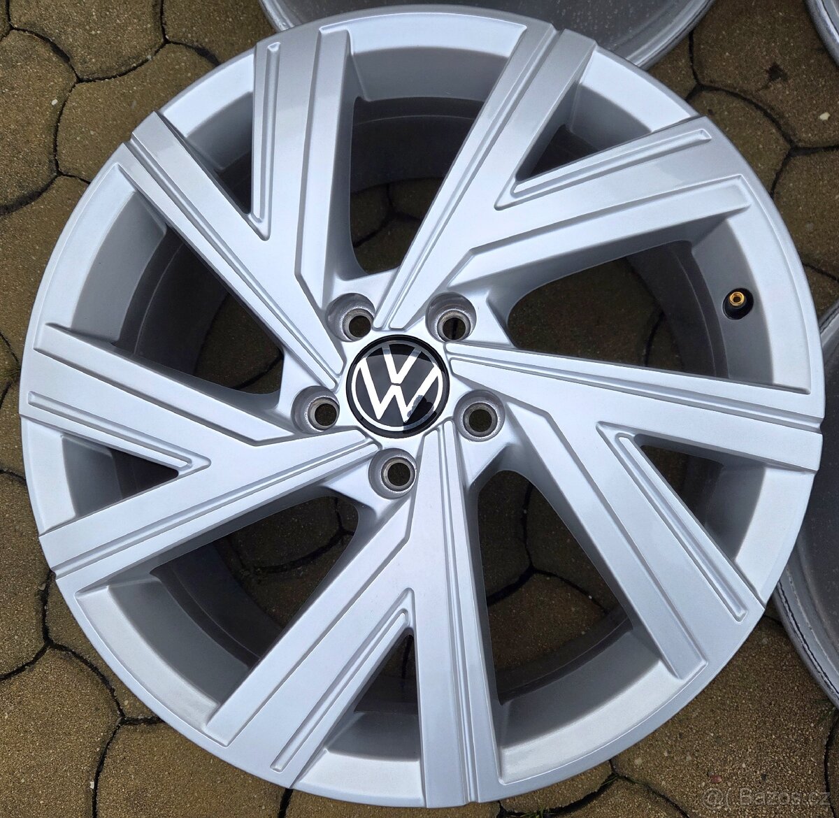 Zánovní orig.alu VW Golf 18" 5x112 model Bergamo