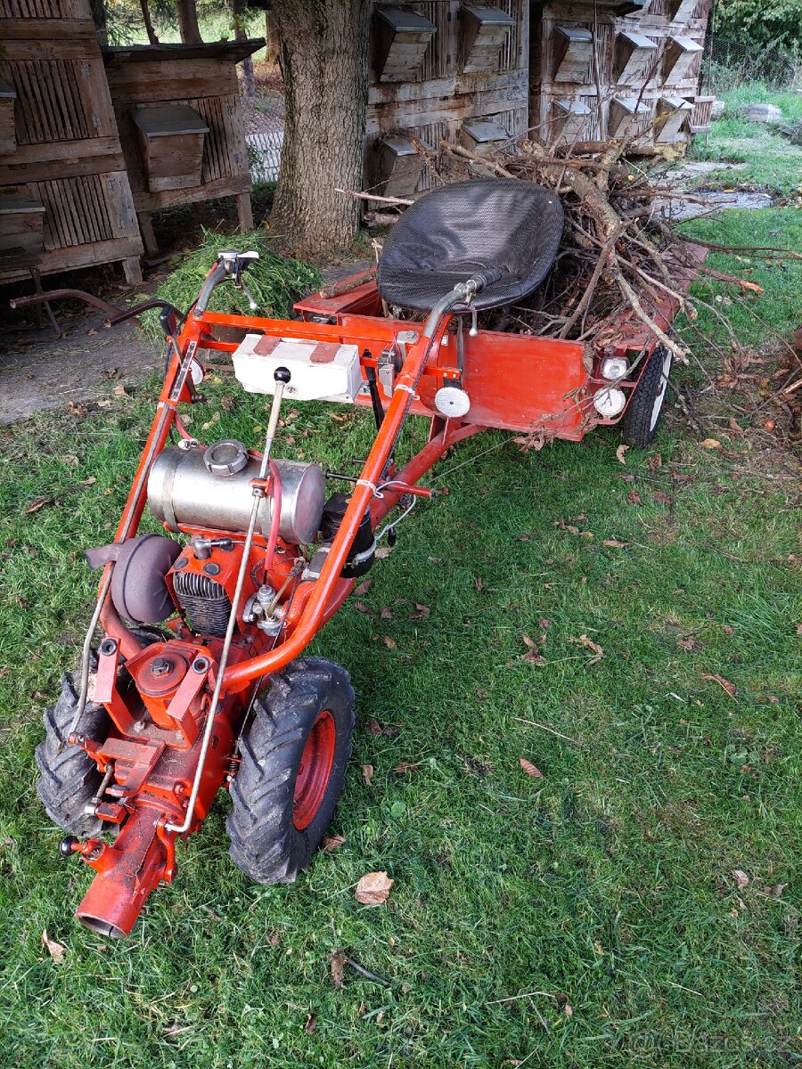 sekačka trakturek MF 70 vlečka