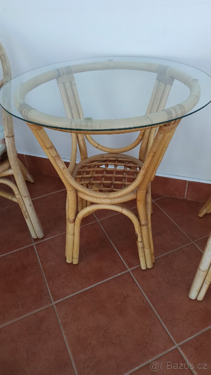 Ratanový stůl a 2 křesla