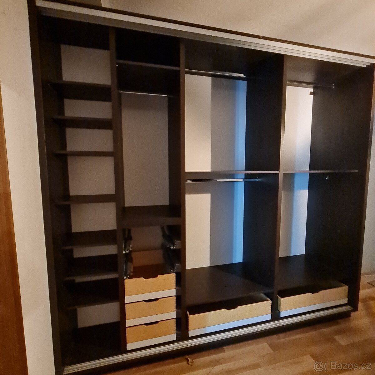 Velká šatní skříň