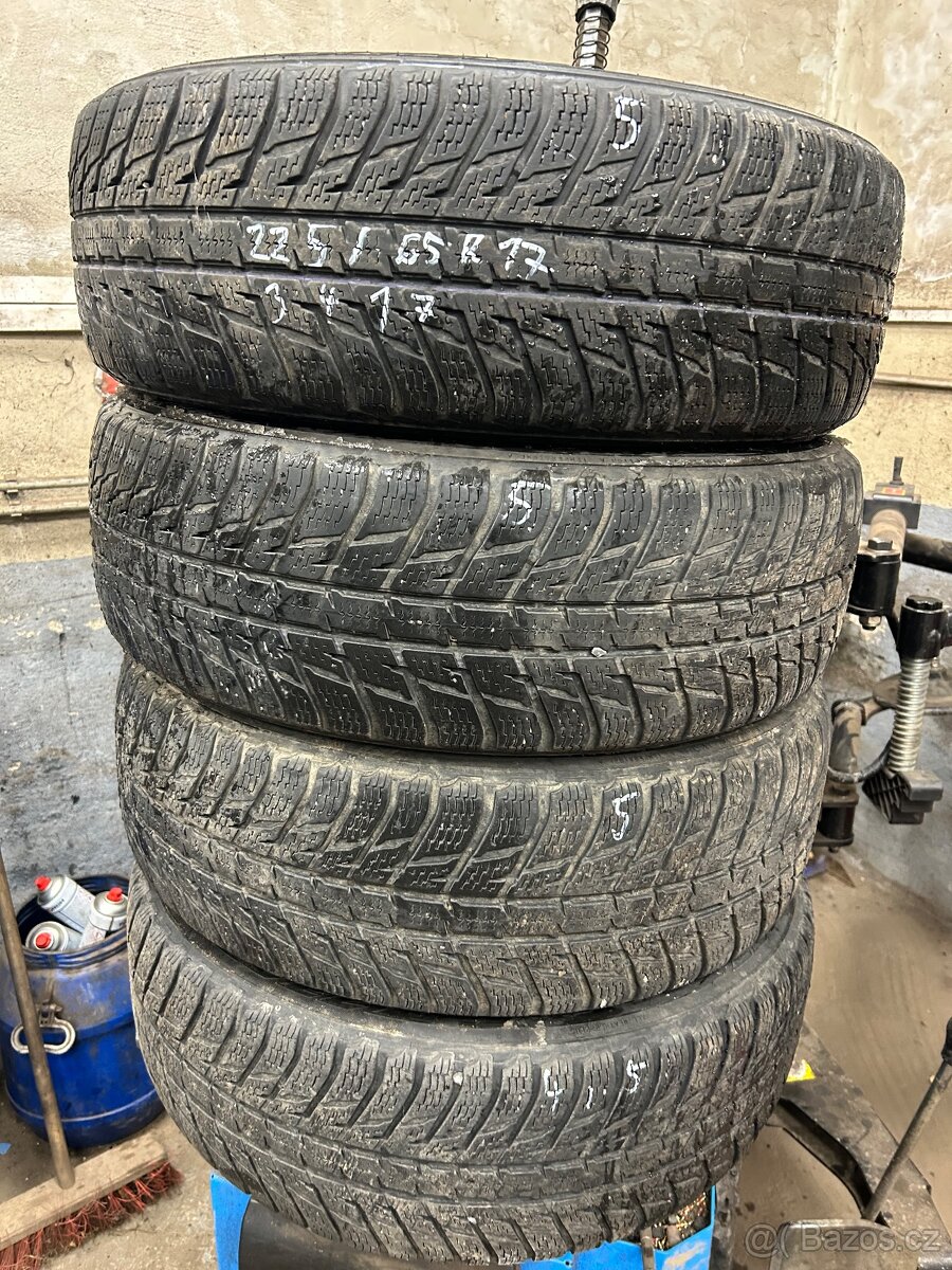 225/65 R17 zimní pneu Nokian