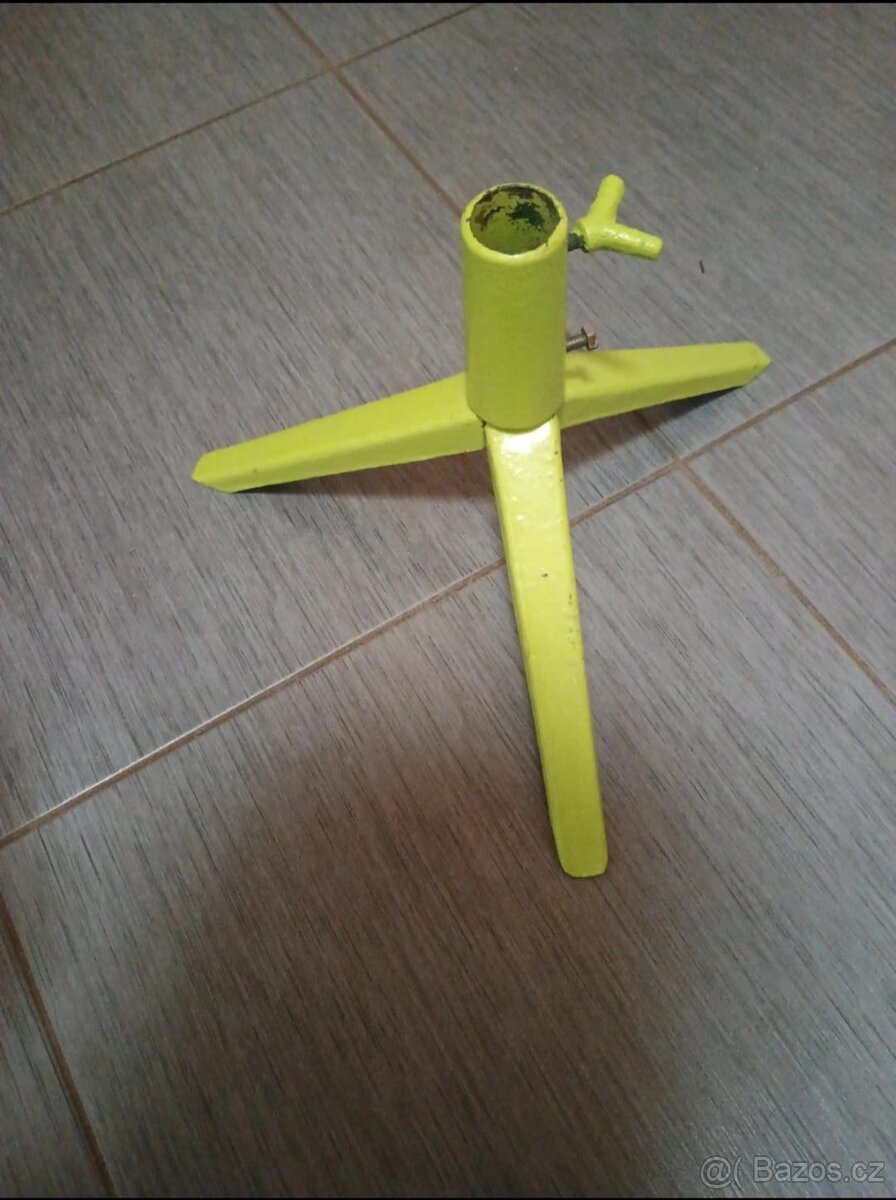 Stojánek na vánoční stromek