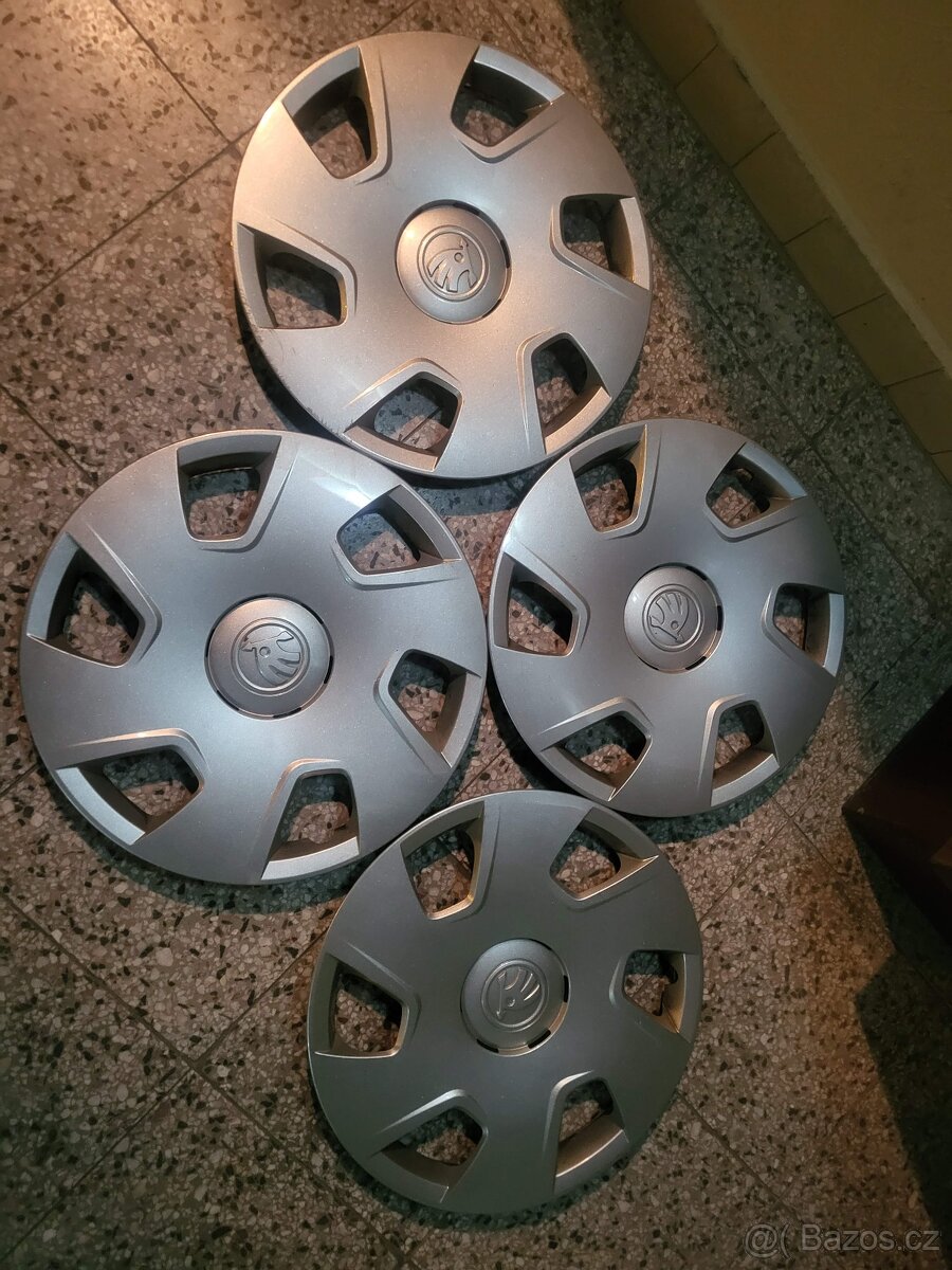 Poklice škoda rapid r15