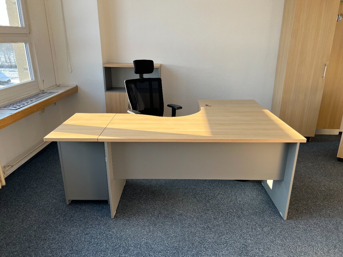 Kancelářský stůl