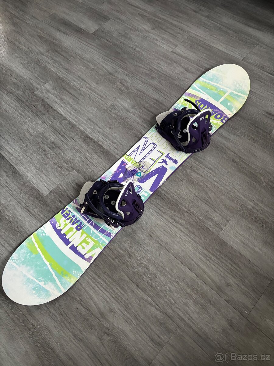 Snowboard s vázáním