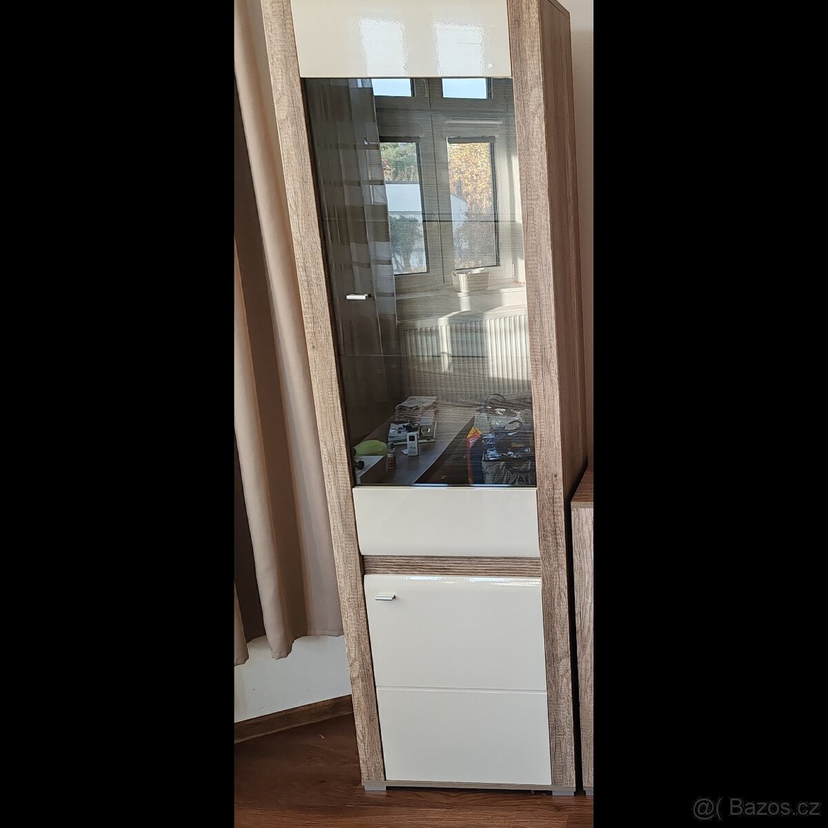 Skříň se sklem - sonoma